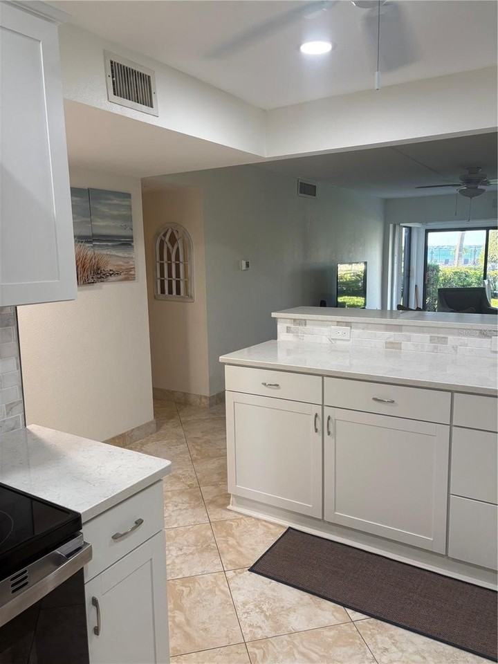 845 S Gulfview Blvd #110 - Photo 6 of 38