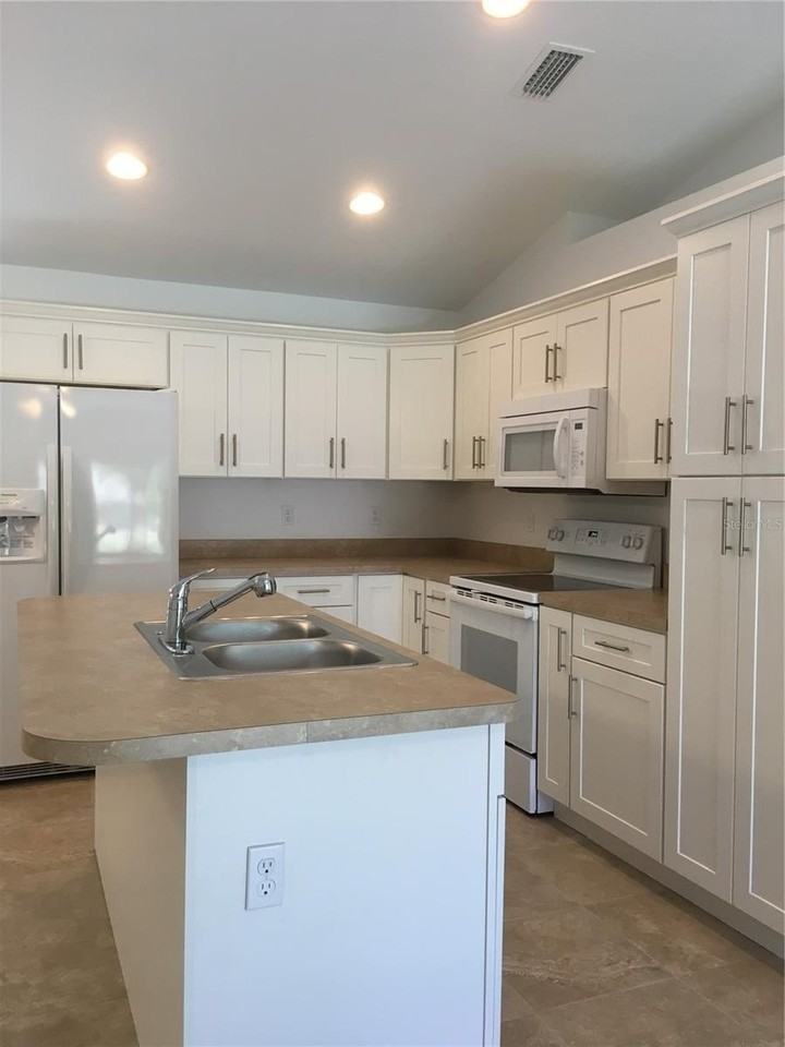 1425 5th Ave - Photo 4 of 13