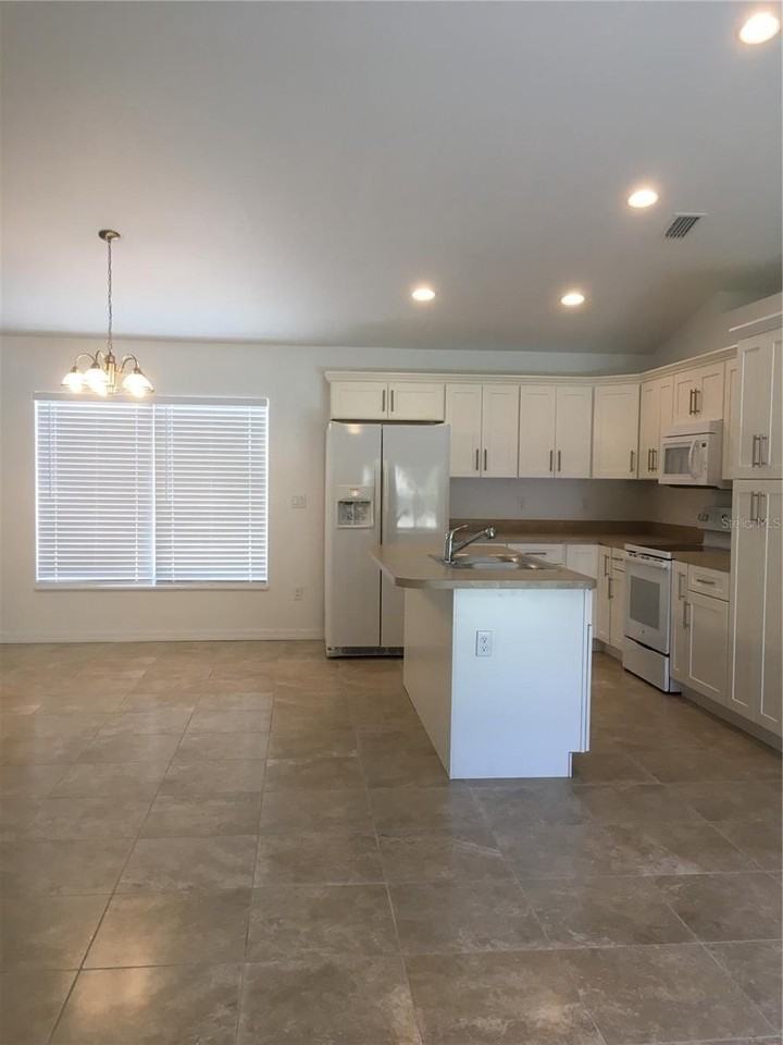1425 5th Ave - Photo 5 of 13