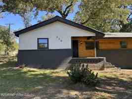 featured image of 220 N James Ave