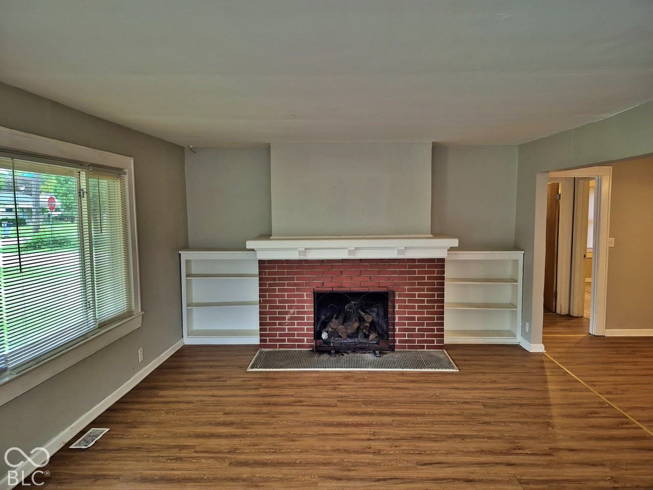 1745 N Lesley Ave - Photo 4 of 26