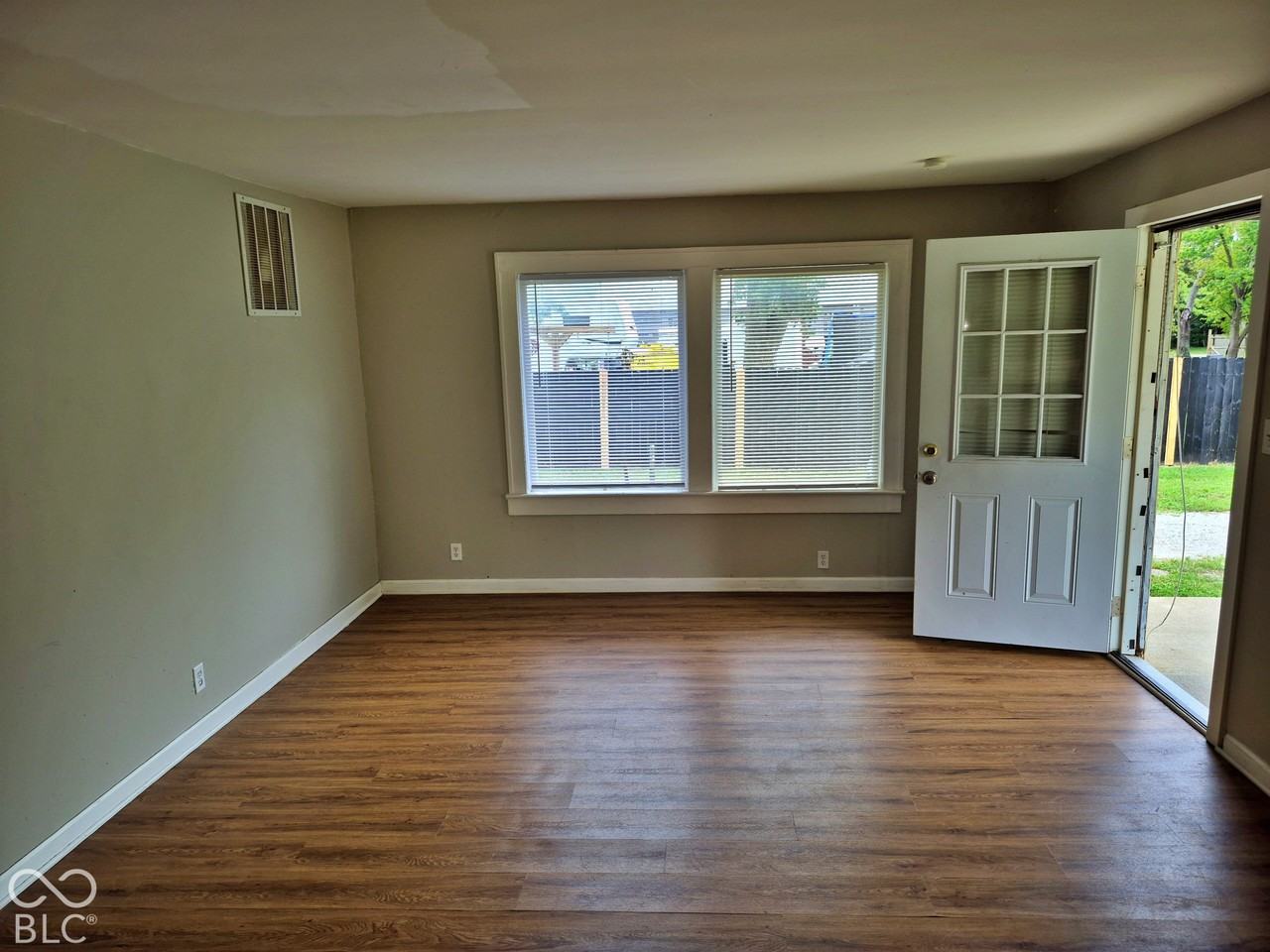1745 N Lesley Ave - Photo 5 of 26