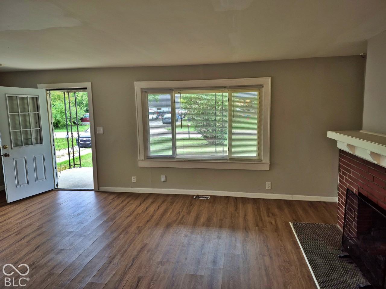 1745 N Lesley Ave - Photo 6 of 26