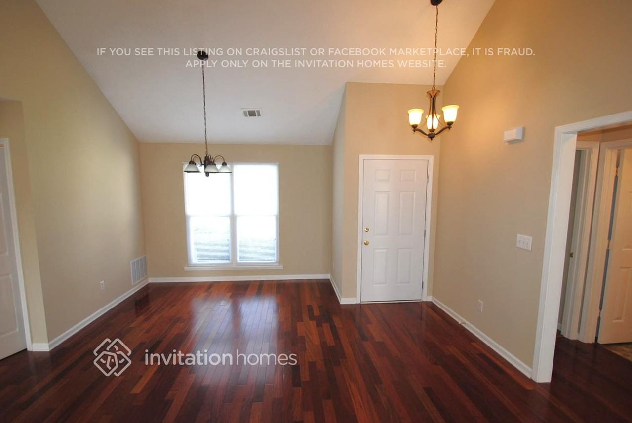 1009 Boardwalk Dr - Photo 4 of 9