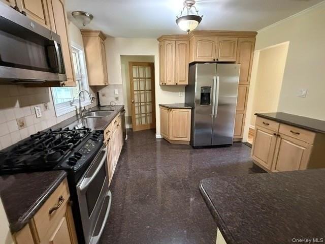 219 Willets Ln - Photo 6 of 25