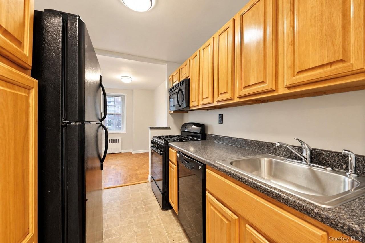 4 Sadore Ln #2W - Photo 5 of 14