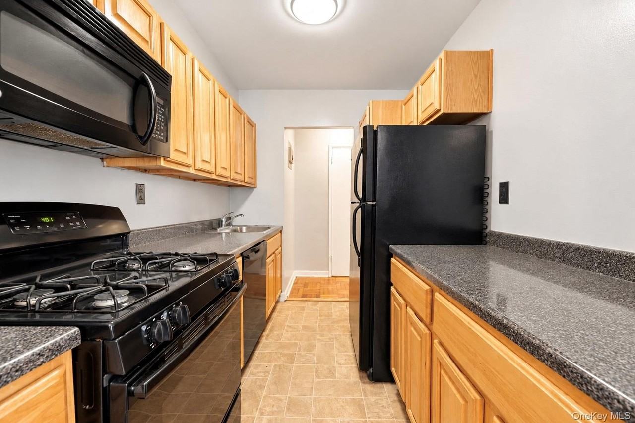 4 Sadore Ln #2W - Photo 6 of 14