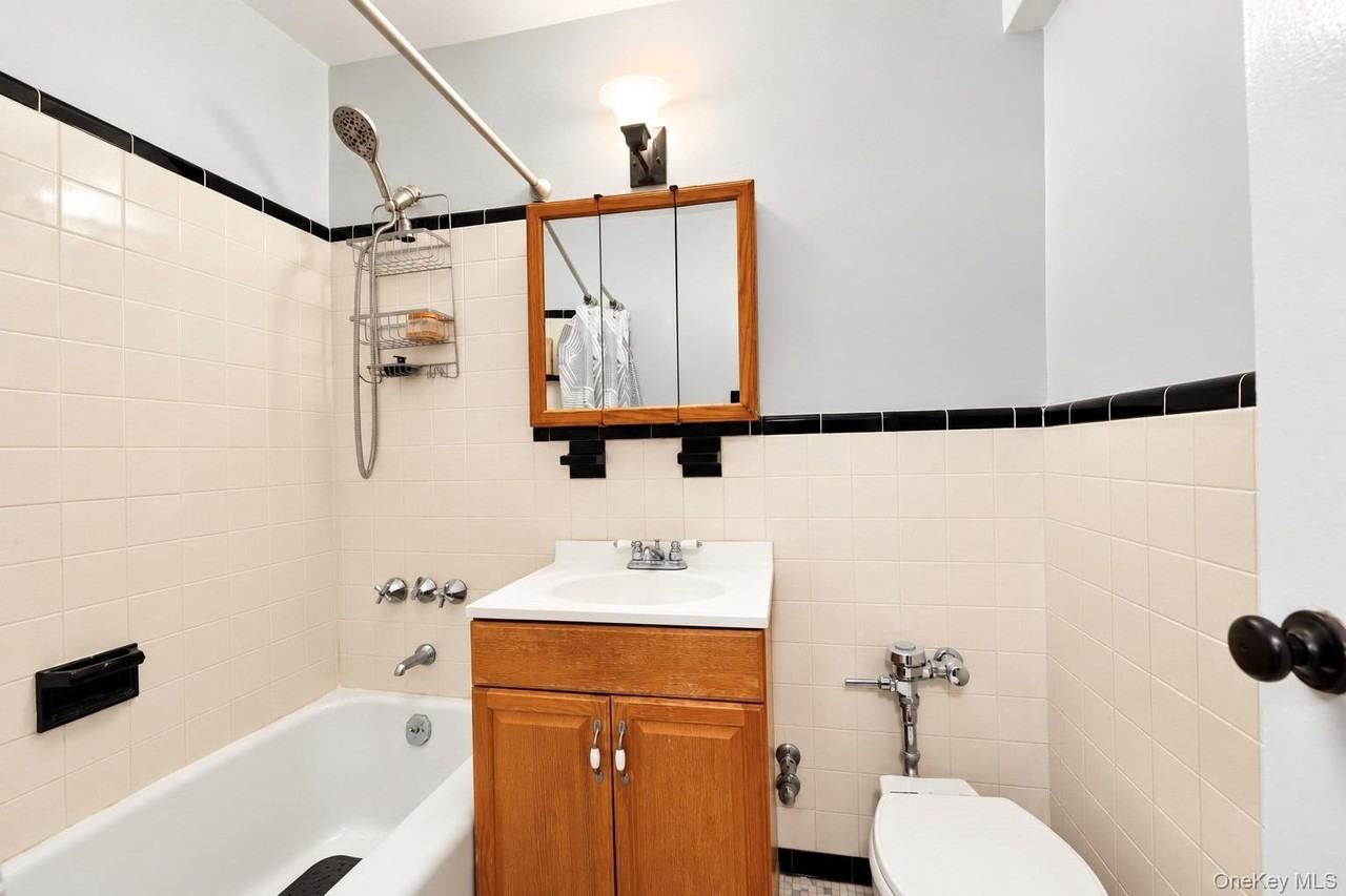 4 Sadore Ln #2W - Photo 7 of 14