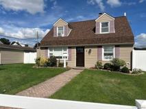 2 Rope Ln - Photo 1 of 1