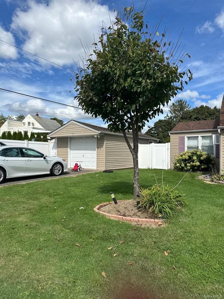 2 Rope Ln - Photo 2 of 3