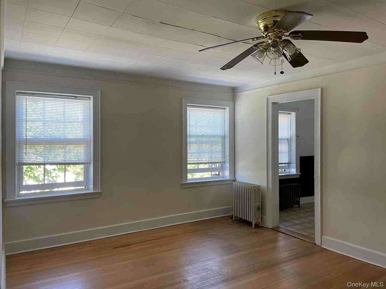 139 Croton Ave #I - Photo 4 of 13