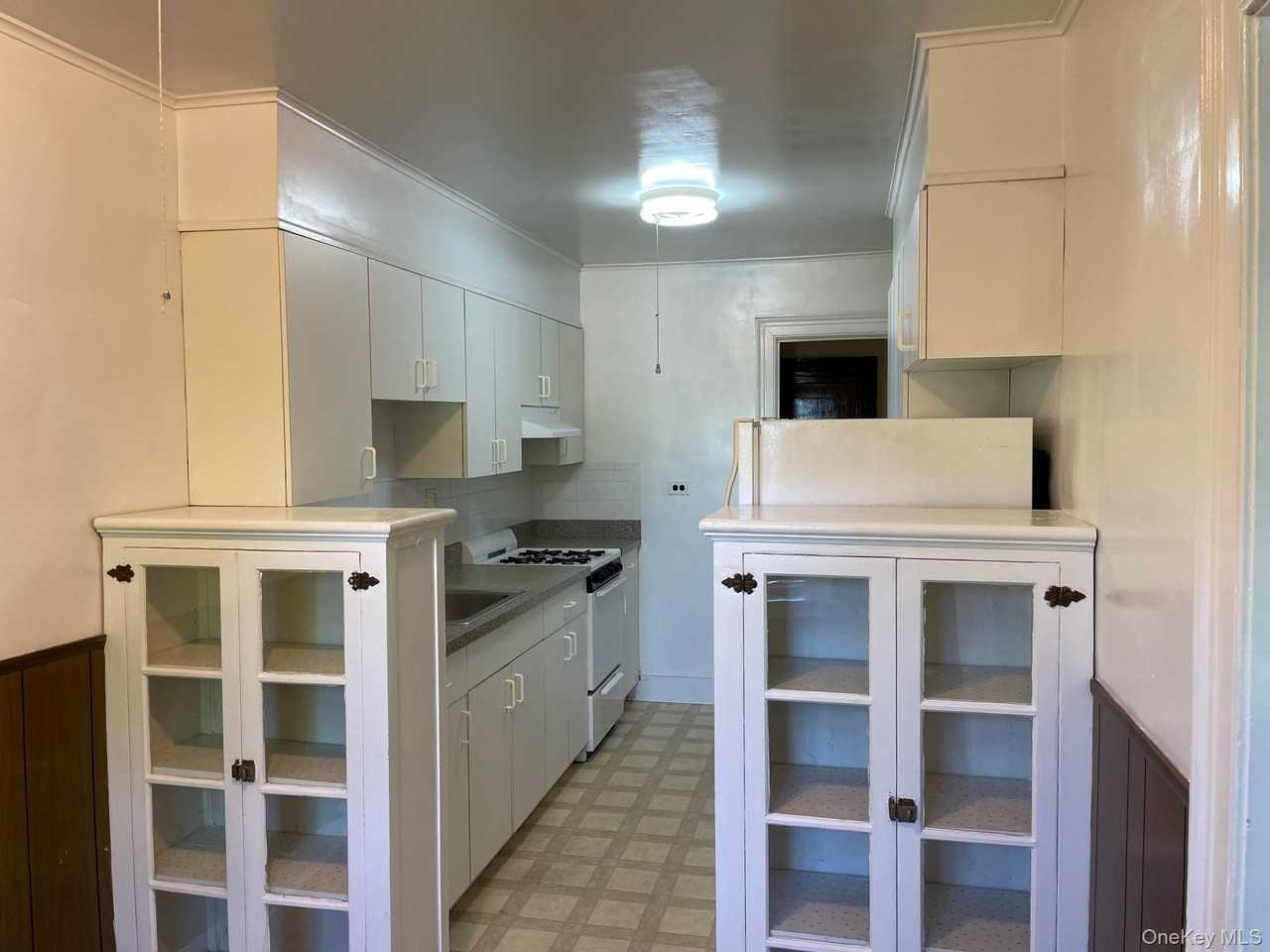 139 Croton Ave #I - Photo 6 of 13