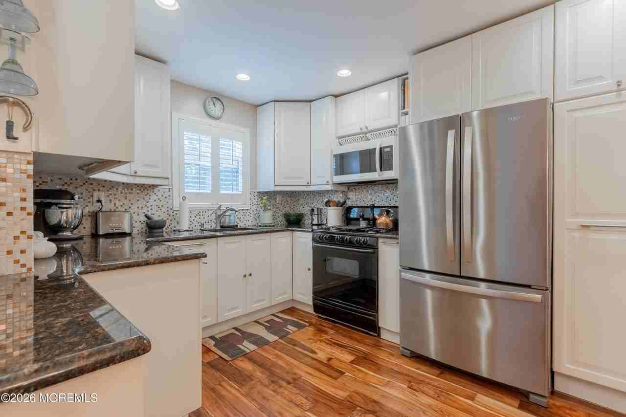 321 Spring St #12 - Photo 3 of 26
