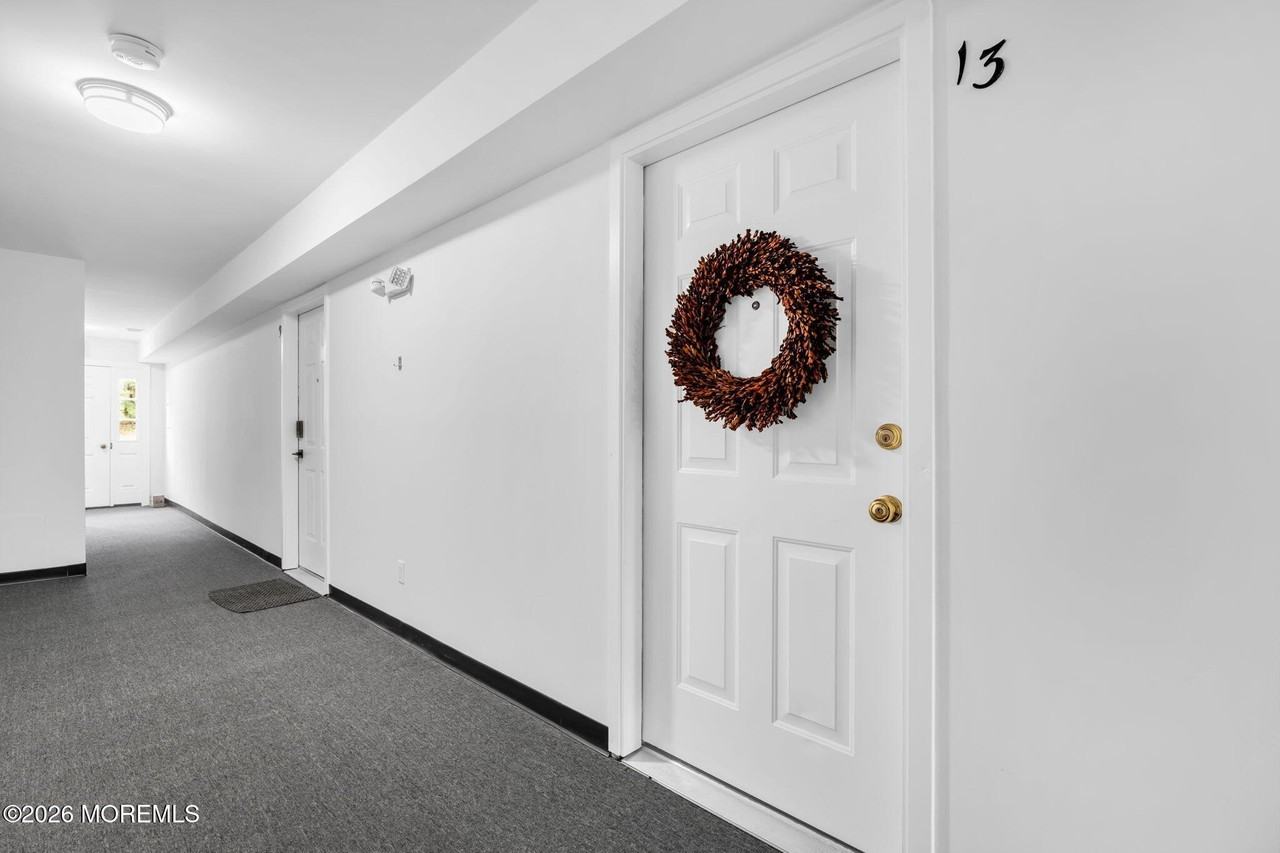 13 Diane Dr - Photo 3 of 24