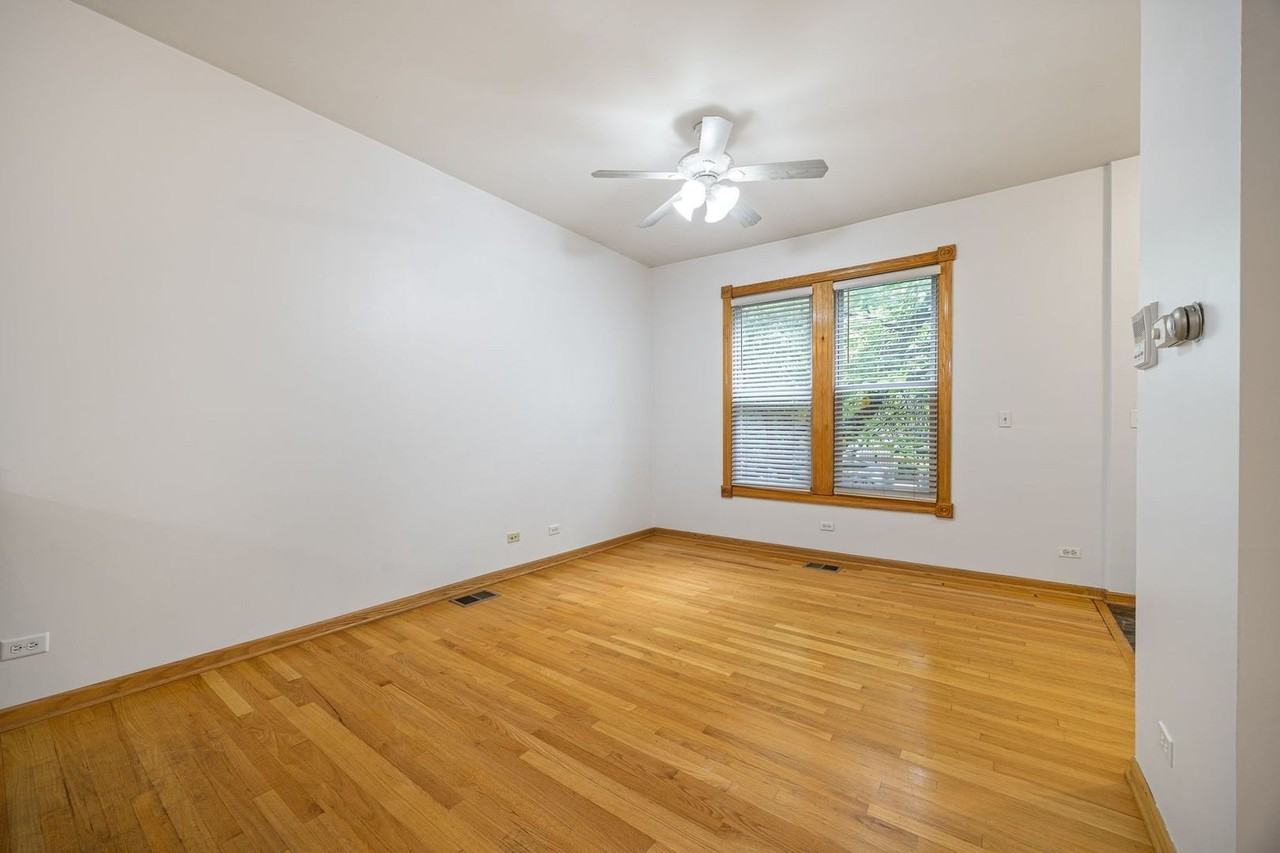1730 W Fletcher St #1 - Photo 4 of 15