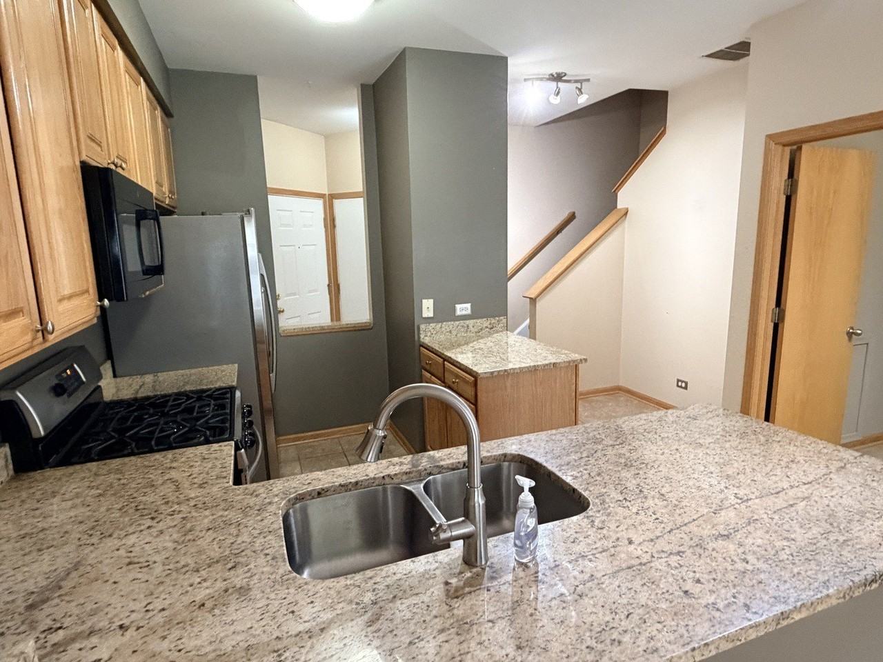 3400 Blue Ridge Dr - Photo 4 of 14