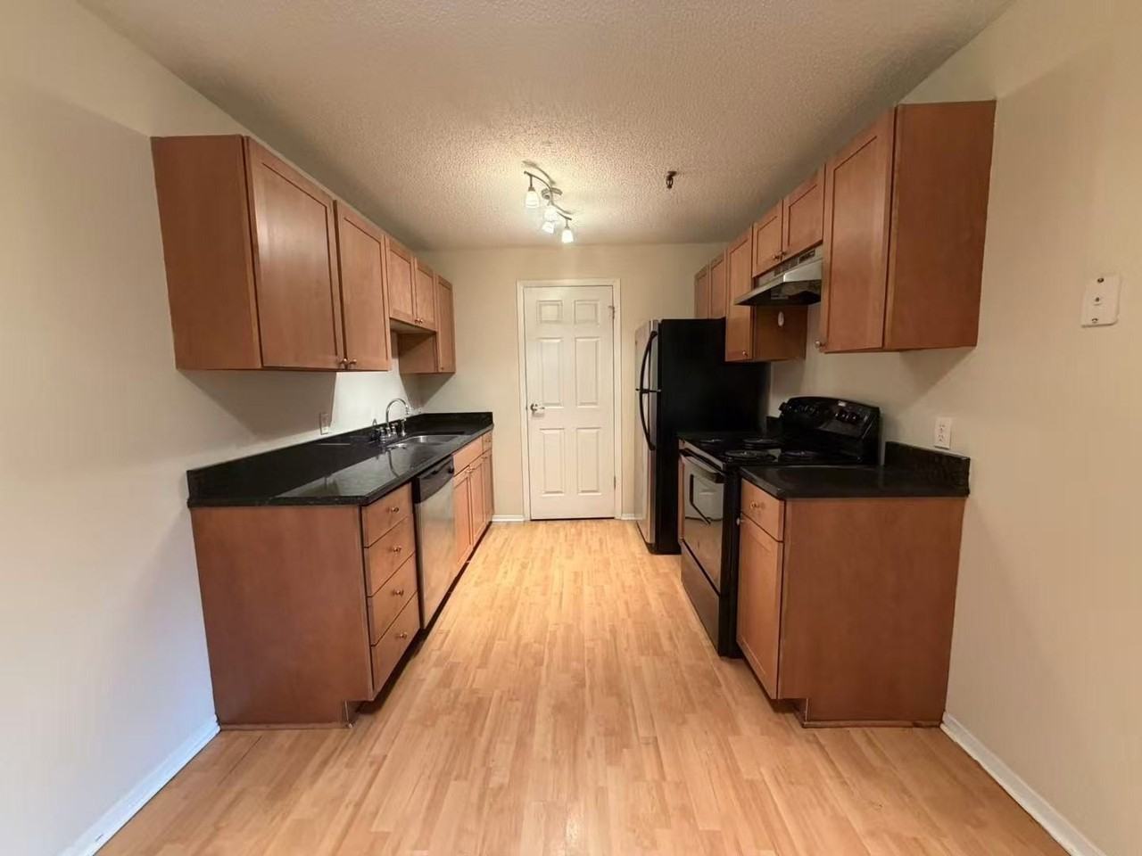 1340 Brook St #E - Photo 6 of 20