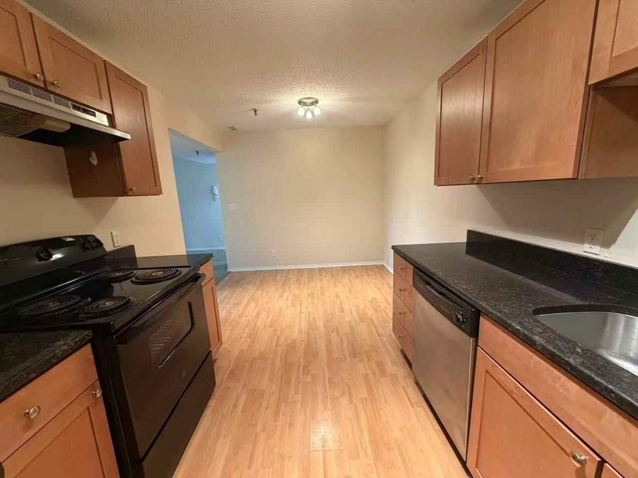 1340 Brook St #E - Photo 7 of 20