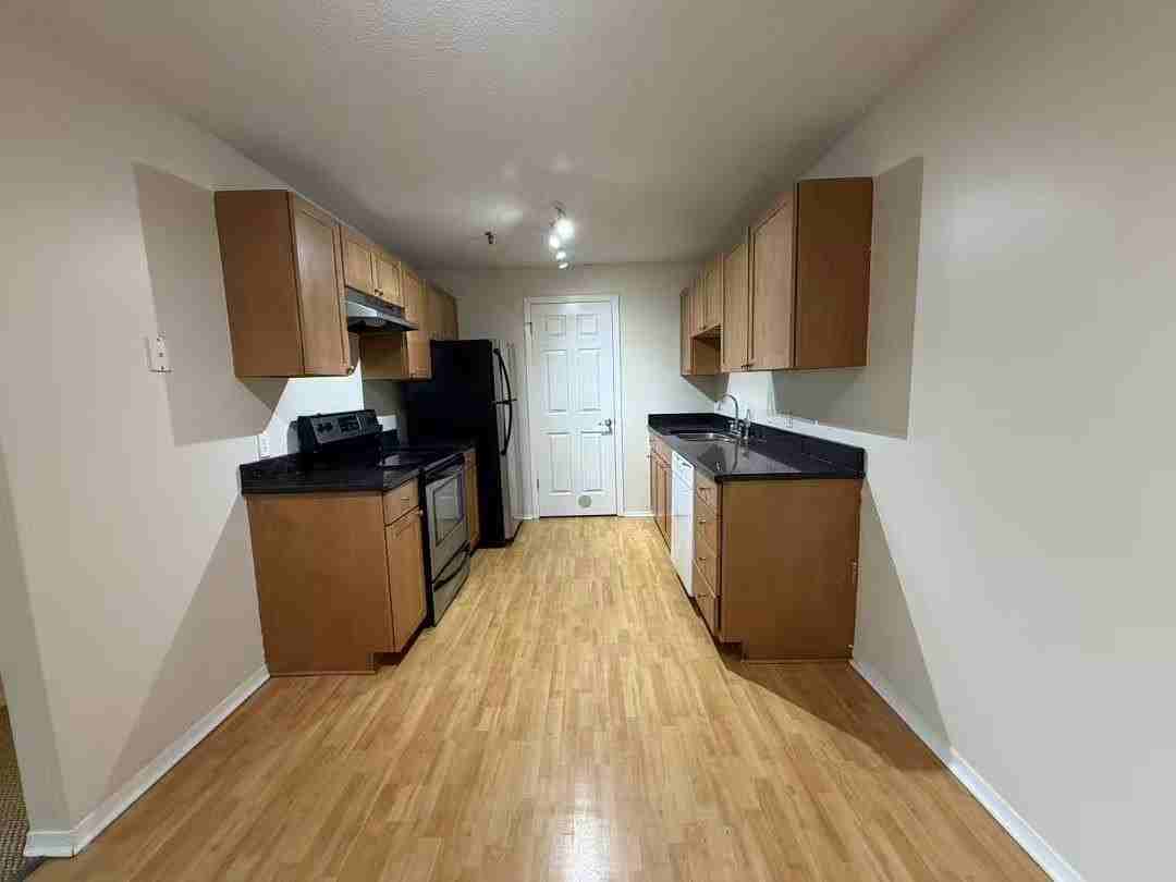 1330 Brook St #F - Photo 4 of 22