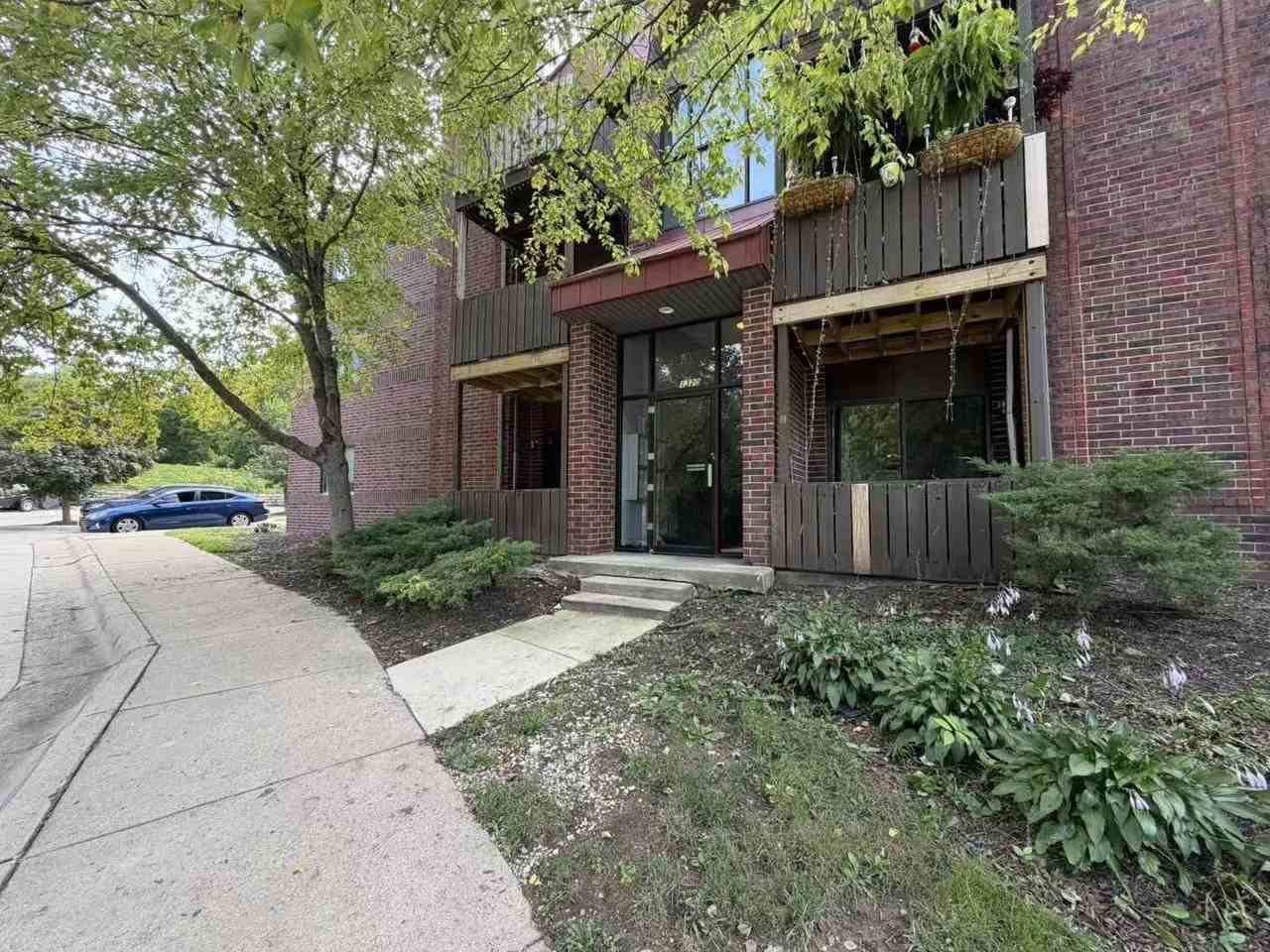 1320 Brook St #H - Photo 2 of 21