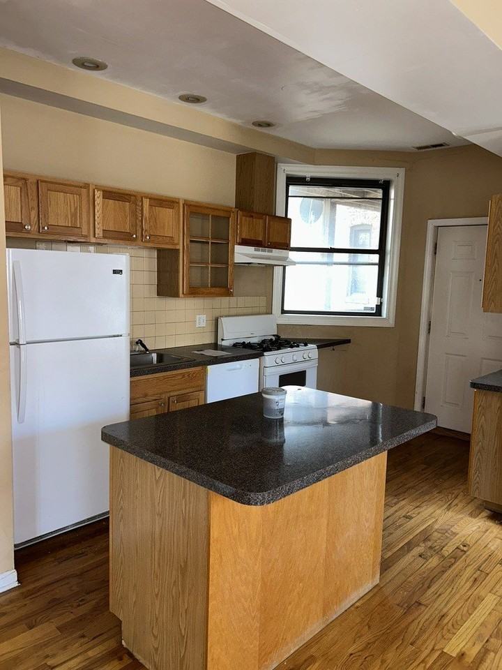 5900 S King Dr #C2 - Photo 3 of 21