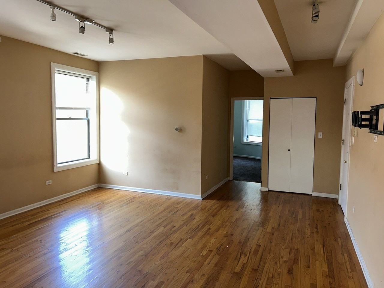 5900 S King Dr #C2 - Photo 6 of 21