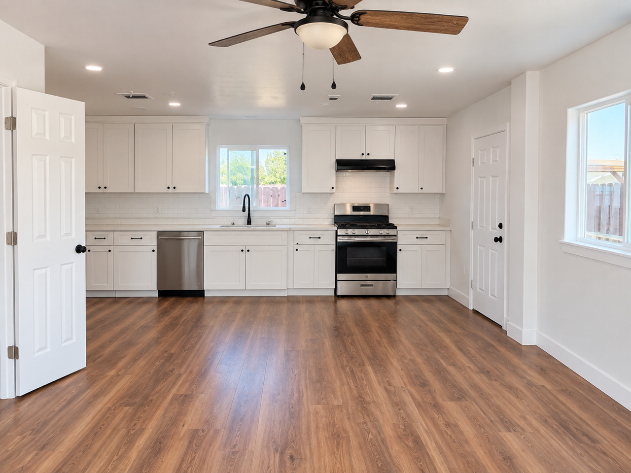 1561 E Marion Way #101 - Photo 4 of 10