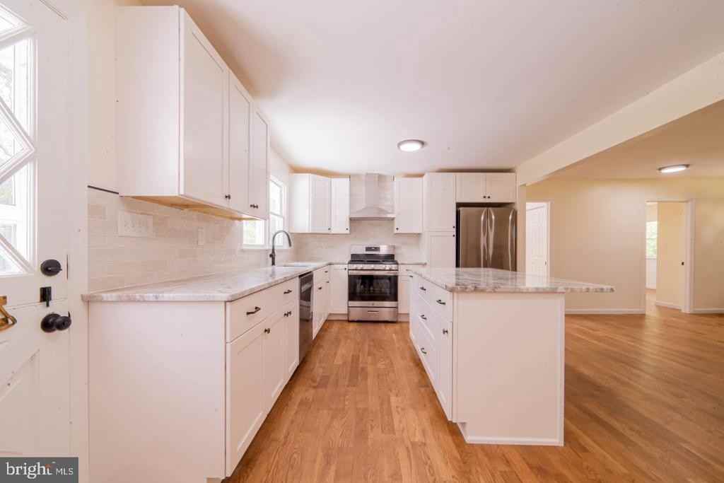 236 Cedar Ave - Photo 3 of 29
