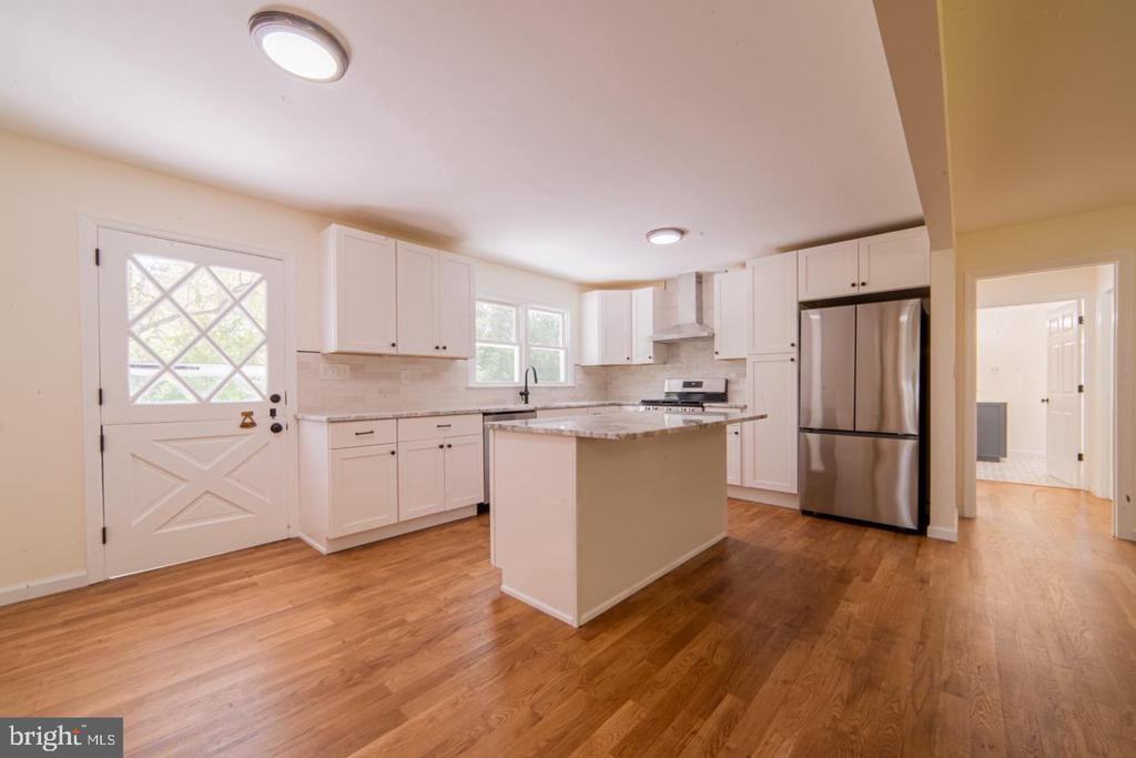 236 Cedar Ave - Photo 4 of 29