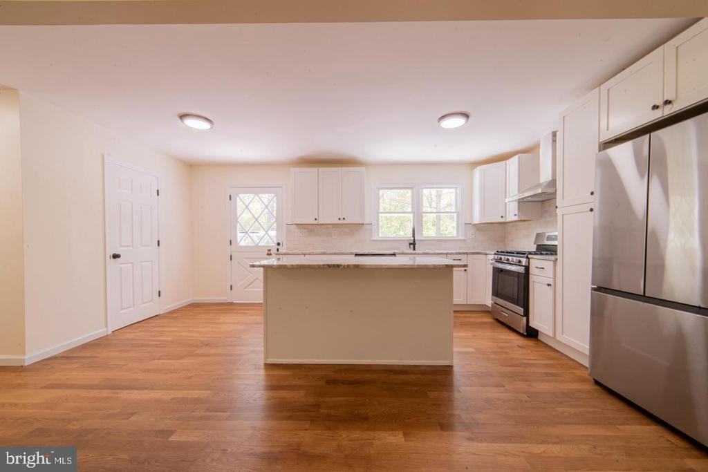 236 Cedar Ave - Photo 5 of 29