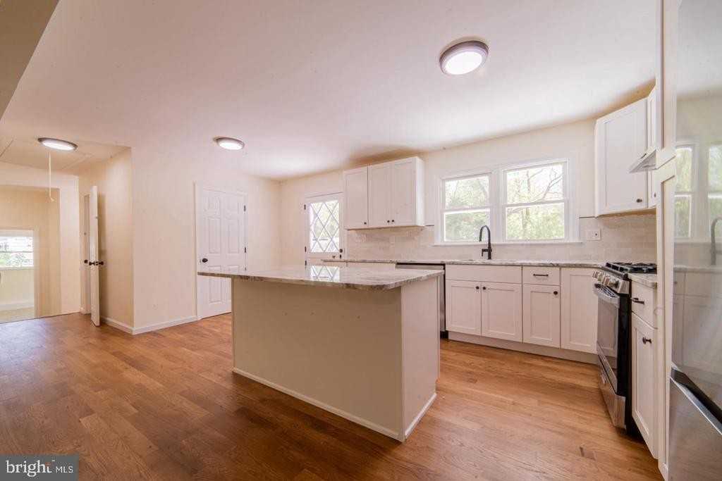 236 Cedar Ave - Photo 6 of 29
