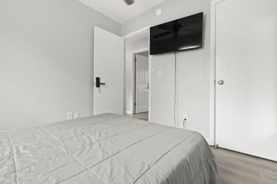 Oak Village Dr - Photo 5 of 6