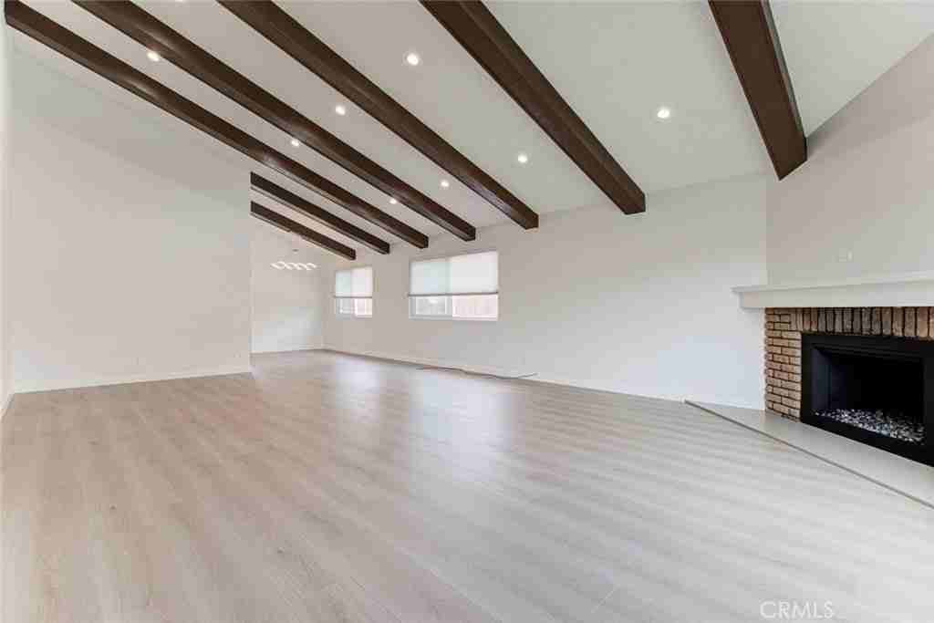 821 N Maple St - Photo 4 of 22