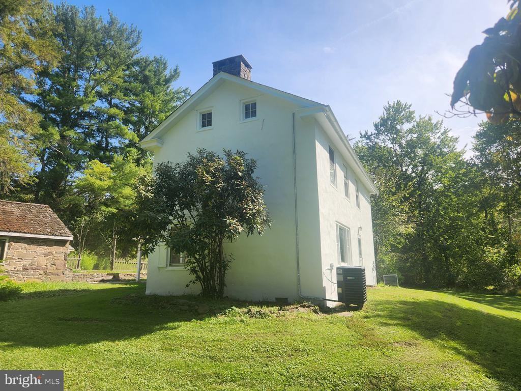 432 Quarry Rd - Photo 2 of 14