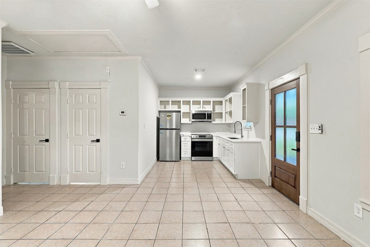 1201 Cordell St - Photo 3 of 14