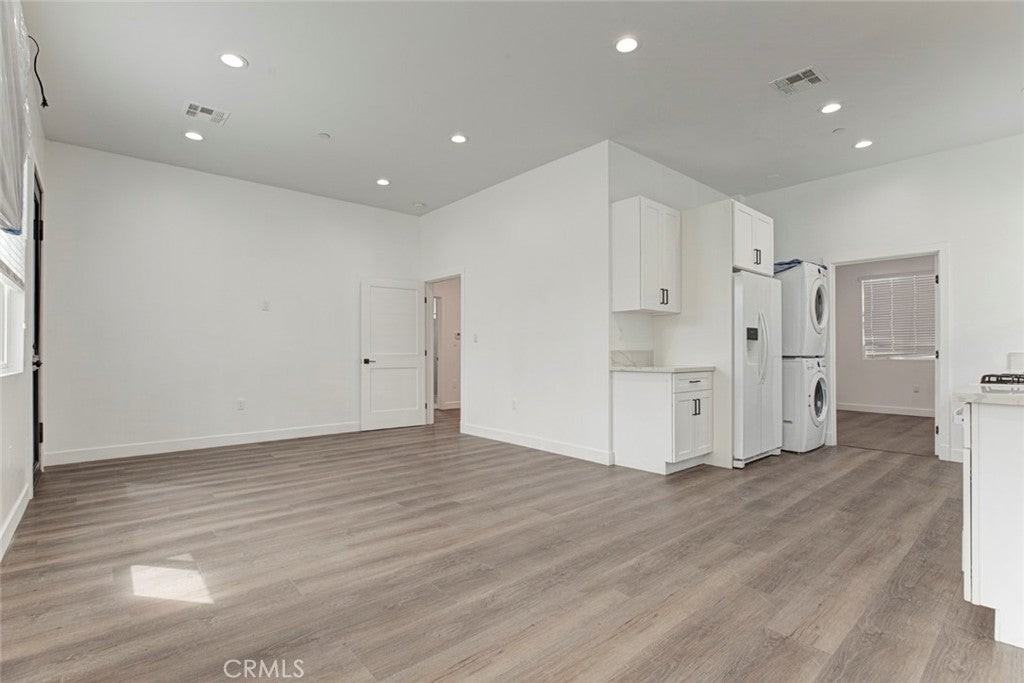 6831 Bellaire Ave - Photo 3 of 13