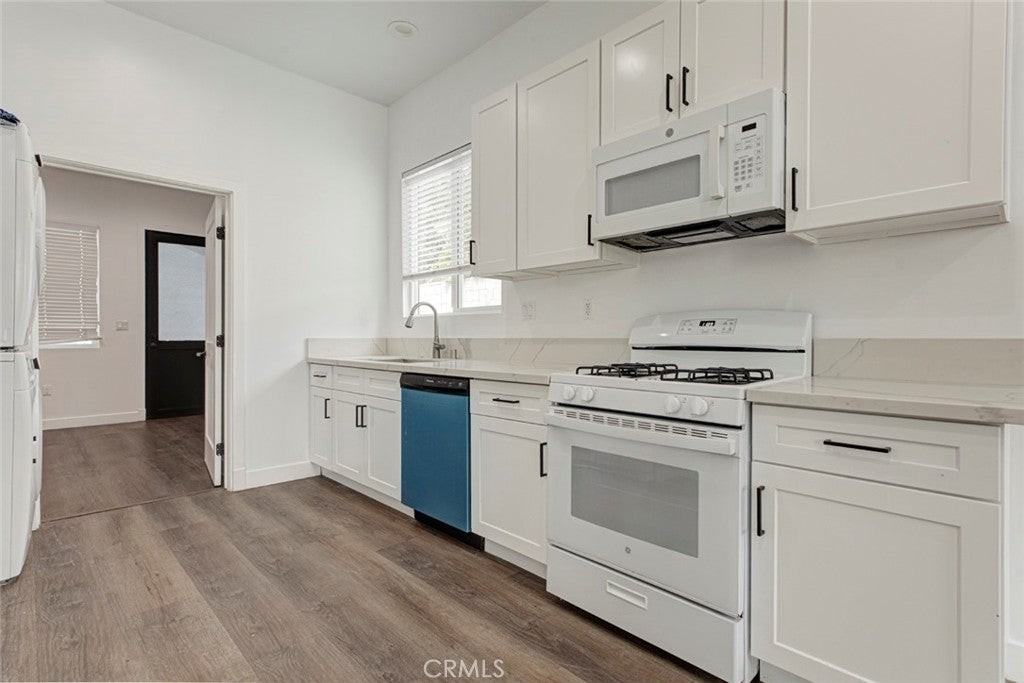 6831 Bellaire Ave - Photo 4 of 13