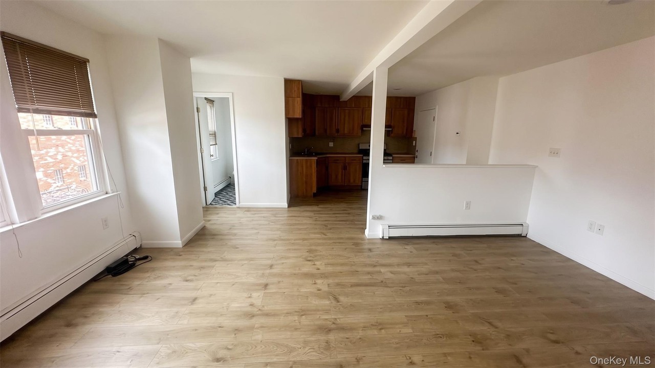 480 Westbury Ave ##1 - Photo 3 of 10