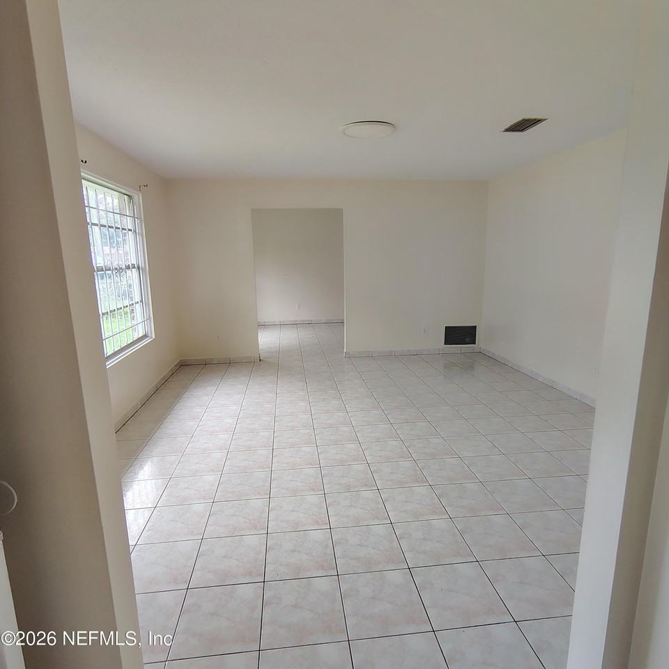 5427 Hickson Rd - Photo 5 of 18