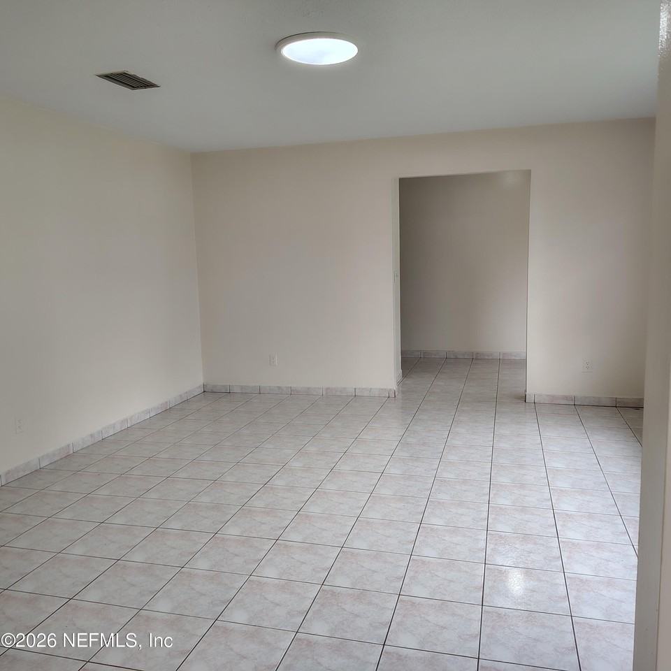 5427 Hickson Rd - Photo 6 of 18