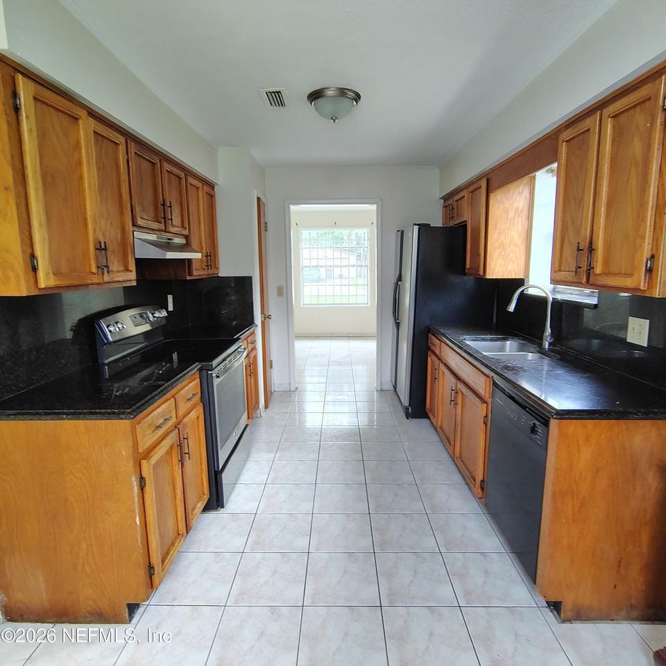 5427 Hickson Rd - Photo 7 of 18