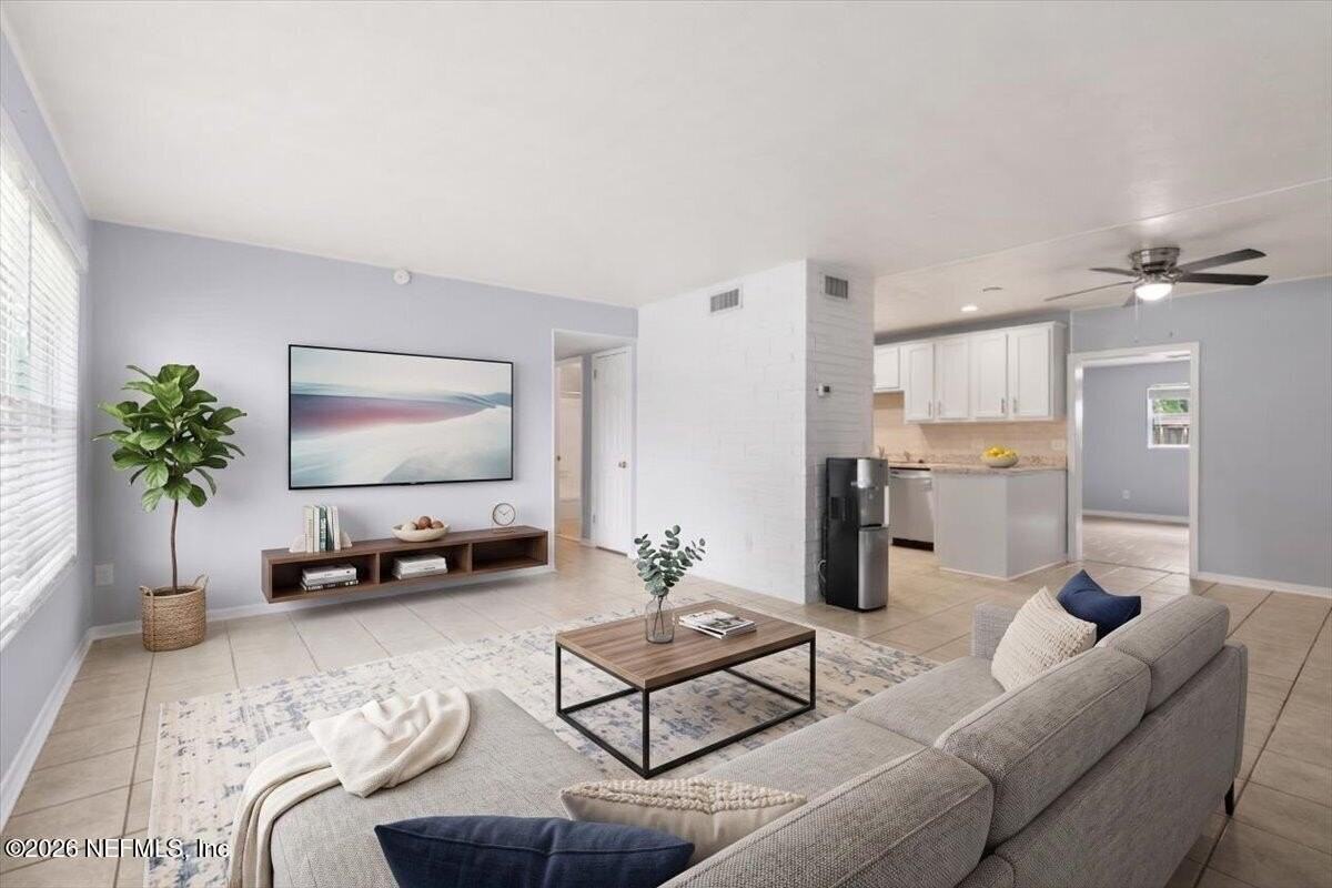 11634 Marina Dr - Photo 3 of 43