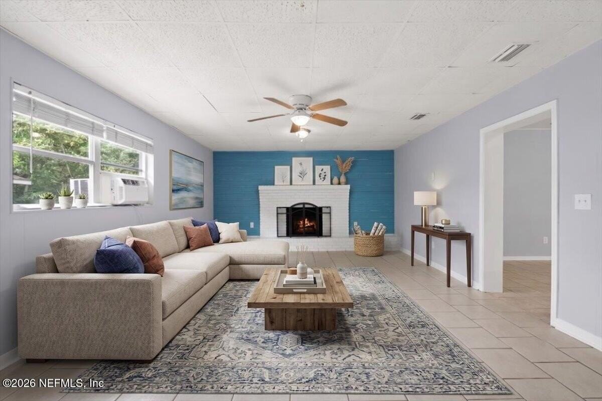 11634 Marina Dr - Photo 4 of 43