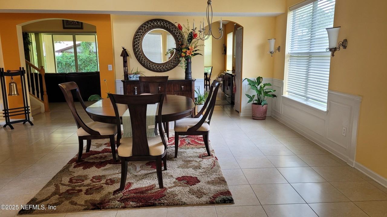 8247 Hedgewood Dr - Photo 3 of 33