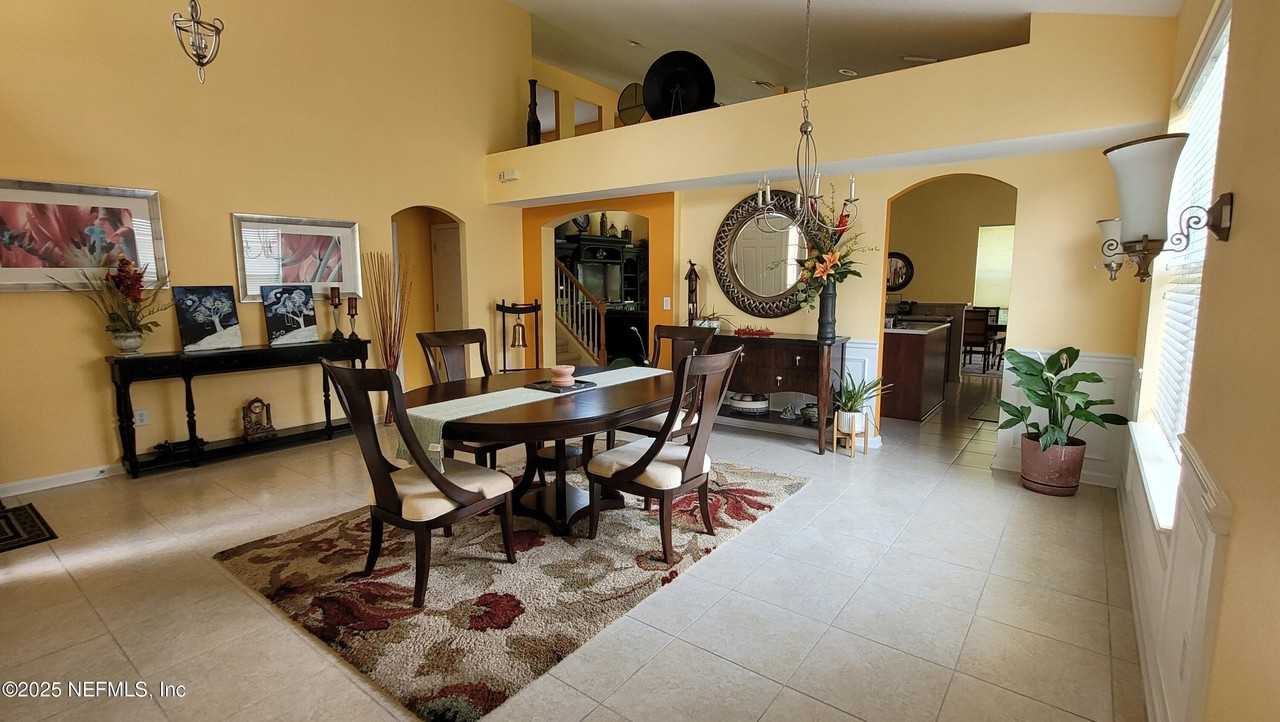 8247 Hedgewood Dr - Photo 4 of 33