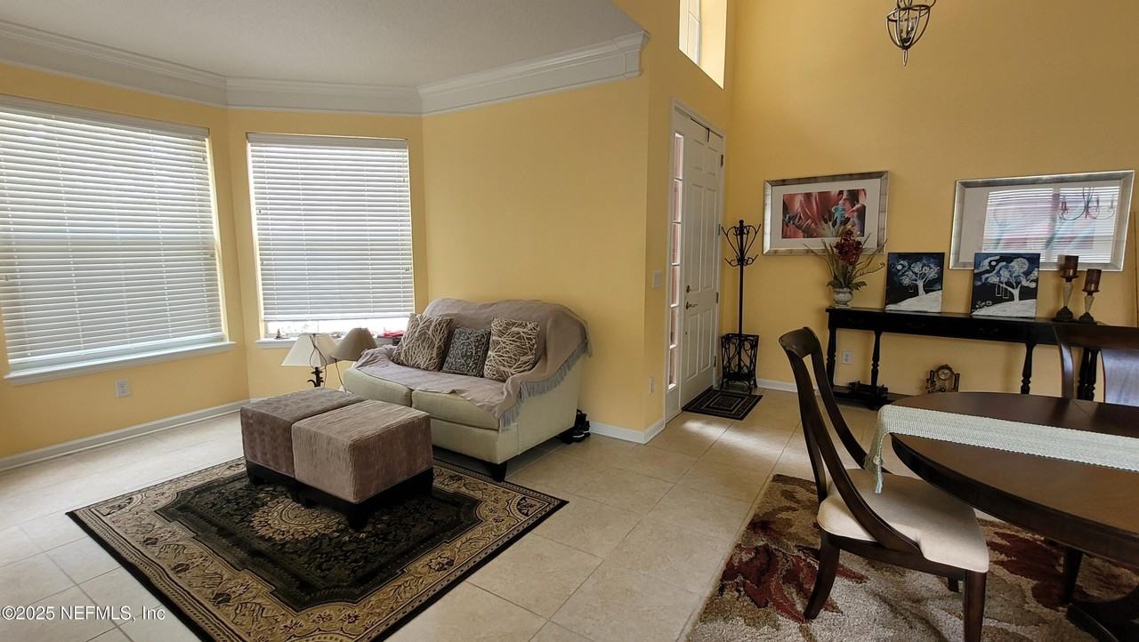 8247 Hedgewood Dr - Photo 6 of 33