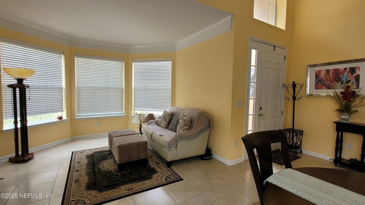 8247 Hedgewood Dr - Photo 7 of 33
