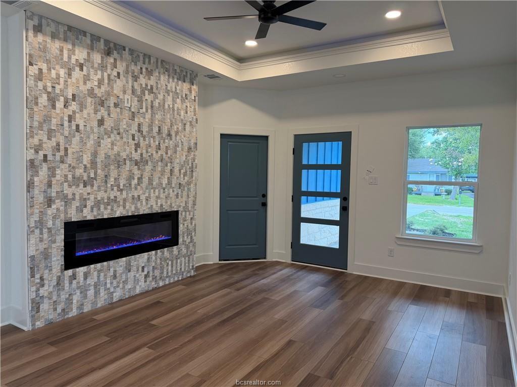 605 E 21st St #1 - Photo 4 of 13