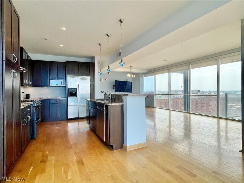 701 W Lakeside Ave #1110 - Photo 7 of 32