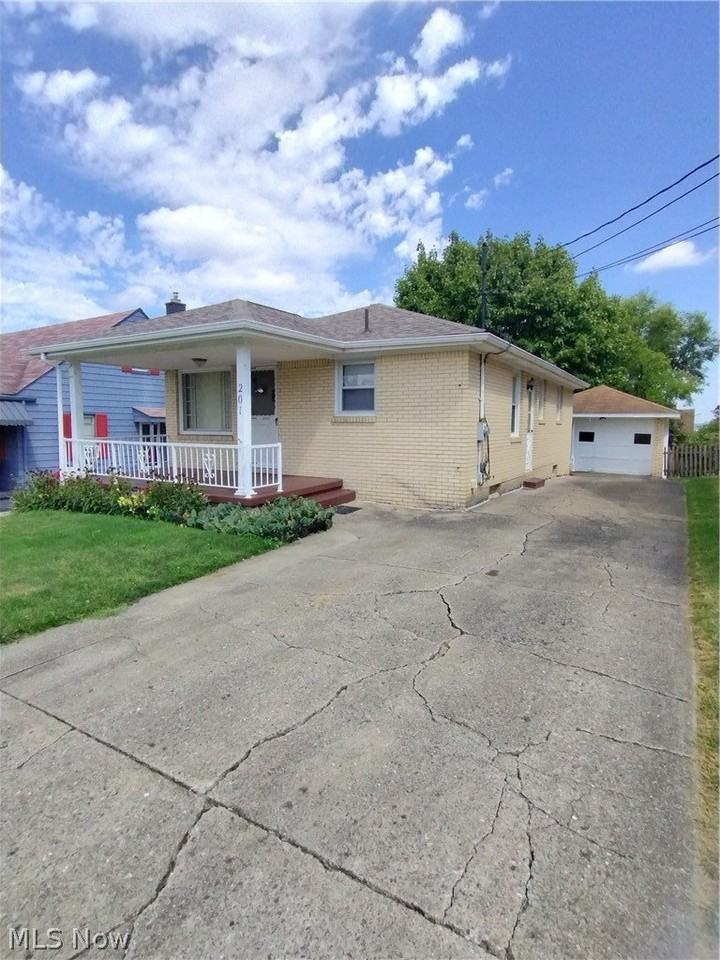 201 N Belle Vista Ave - Photo 2 of 18